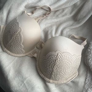 MaidenForm Nude Lace 38D Push Up Bra